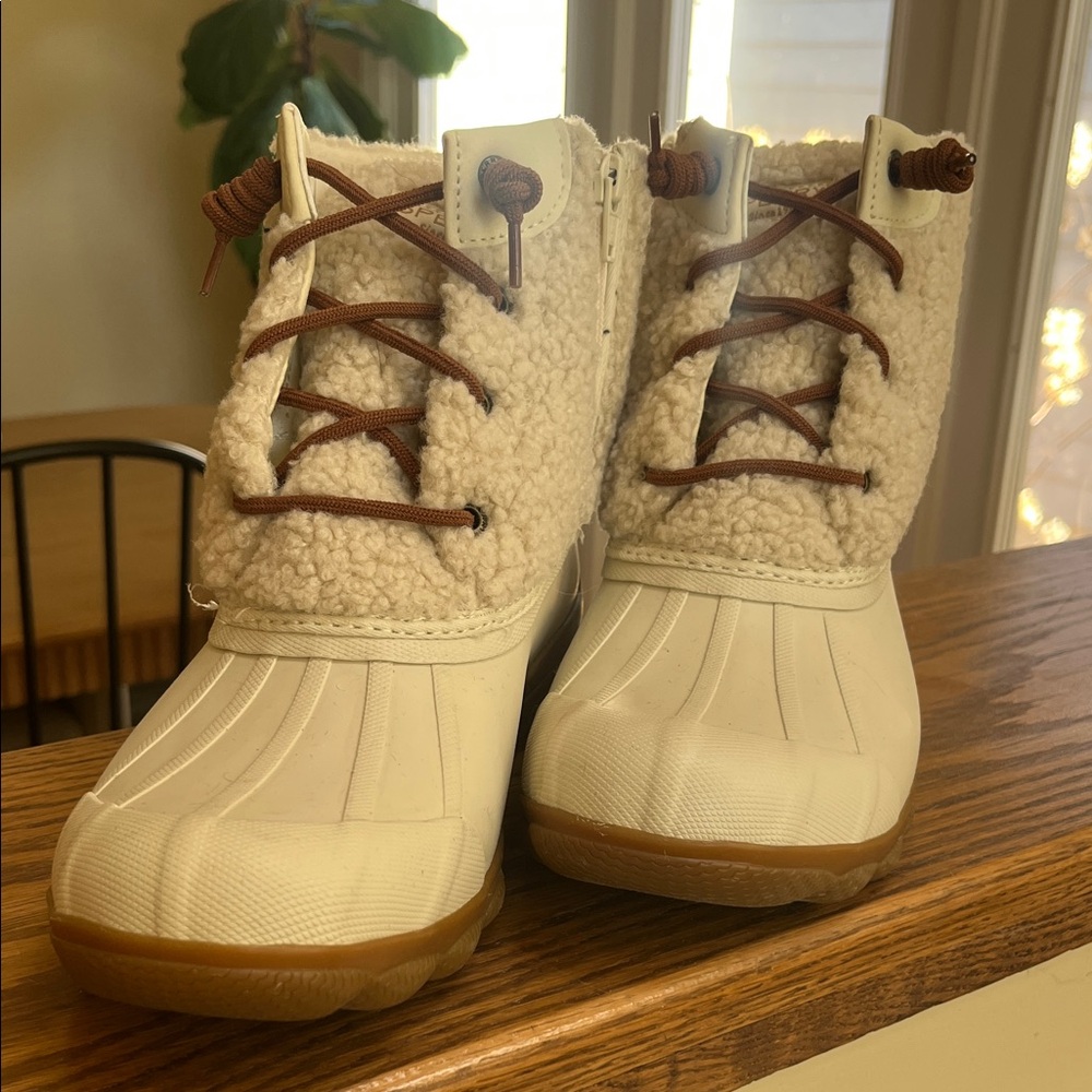 Women’s Sperry Cream Sherpa Winter Boots with Brown Laces